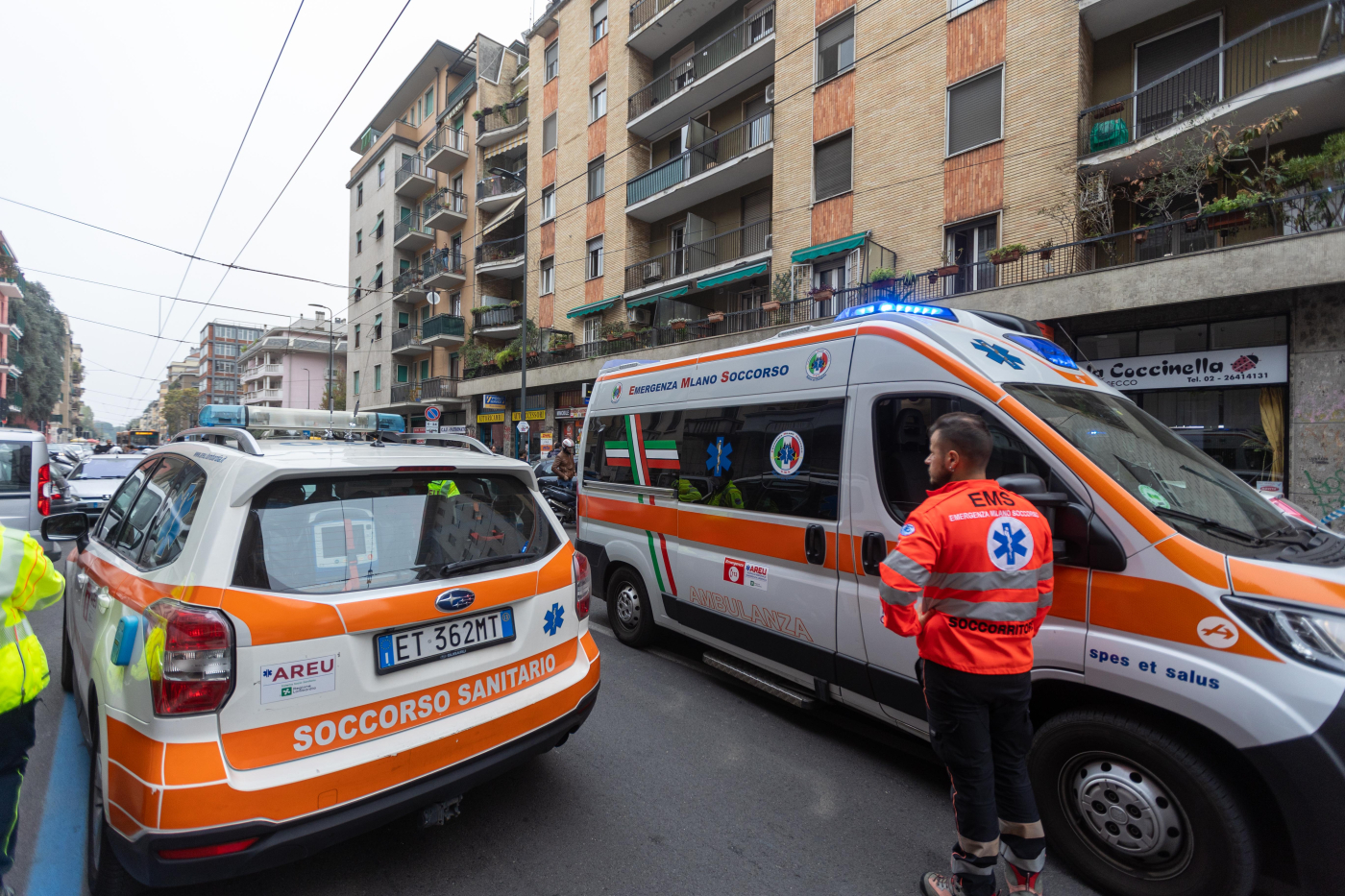 Milano, 37enne in auto travolge motociclista e pedone: arrestato