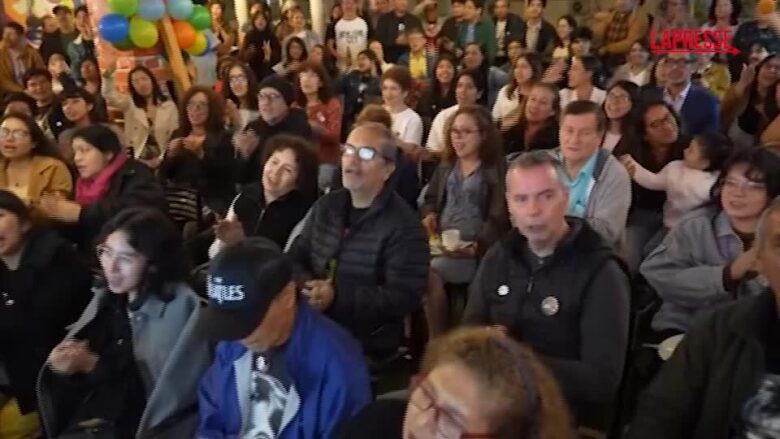 Beatles, per la Giornata mondiale in Perù il coro dei fan in un ristorante a tema