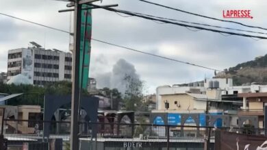 Libano, raid di Israele nel Sud: le colonne di fumo dopo le esplosioni