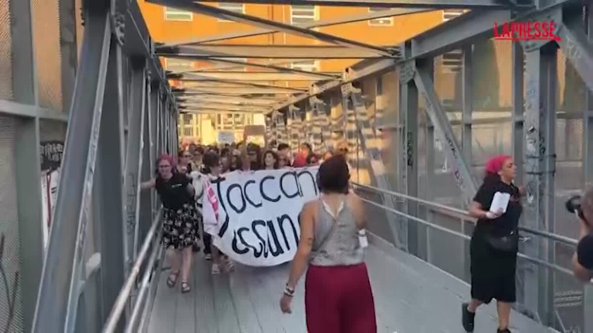 Donna aggredita a Roma, 'Non una di meno': "No alla militarizzazione"