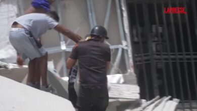 Terremoto in Venezuela, i soccorritori continuano a scavare tra le macerie per cercare sopravvissuti