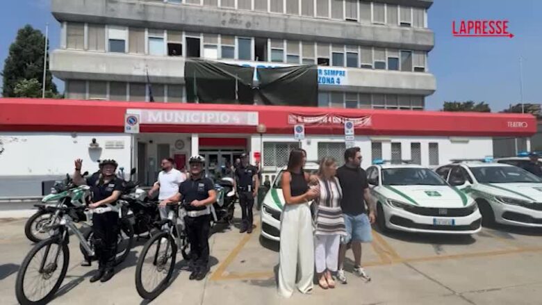 Agente morto a Milano: “Ciao Ciccio per sempre zona 4”, lo striscione per Imprezzabile
