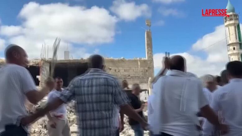 Libano, i musulmani sciiti celebrano l'Ashoura: la processione tra le rovine di Nabatiyeh