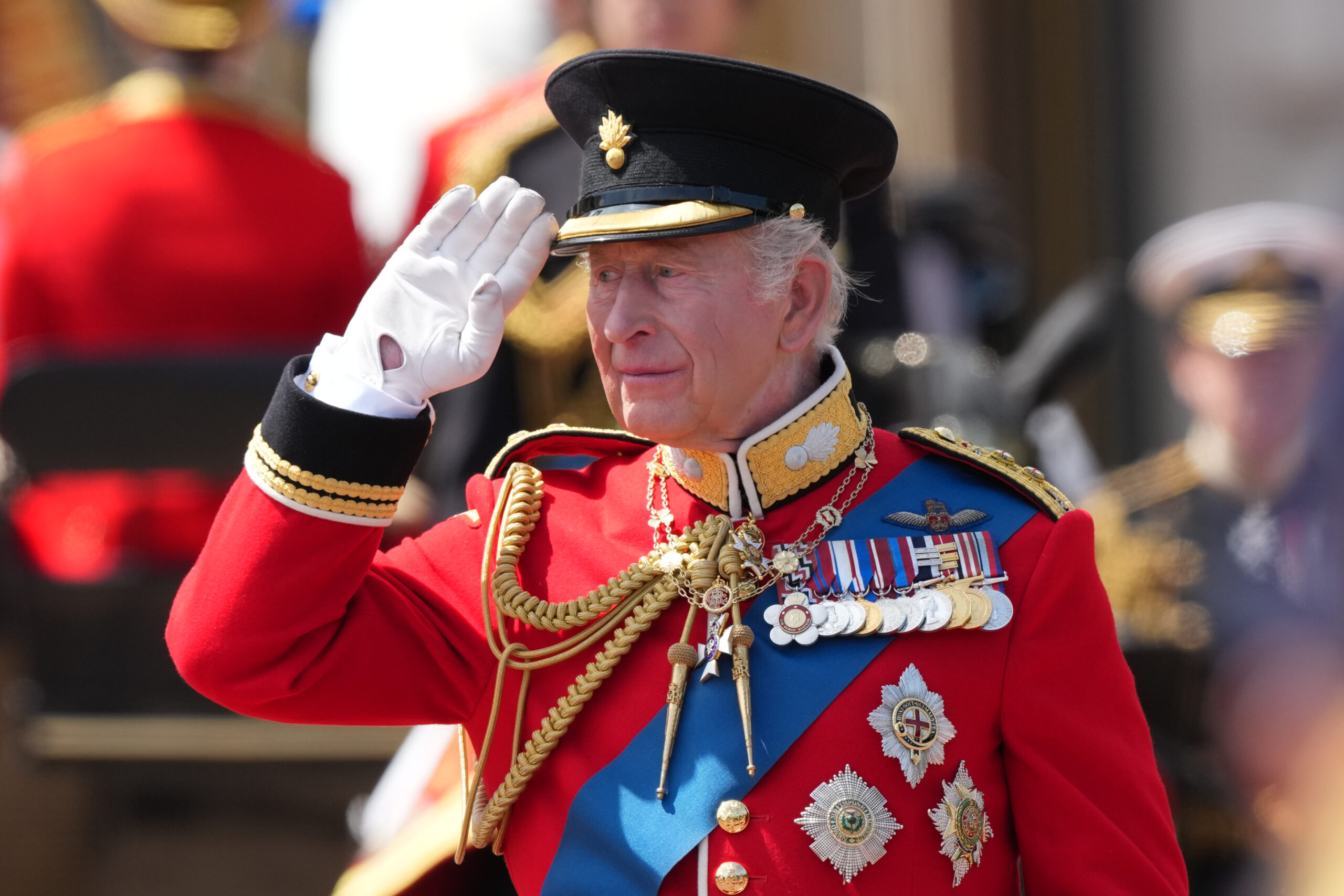 Re Carlo vivrà a Clarence House: perché i reali lasciano Buckingham Palace