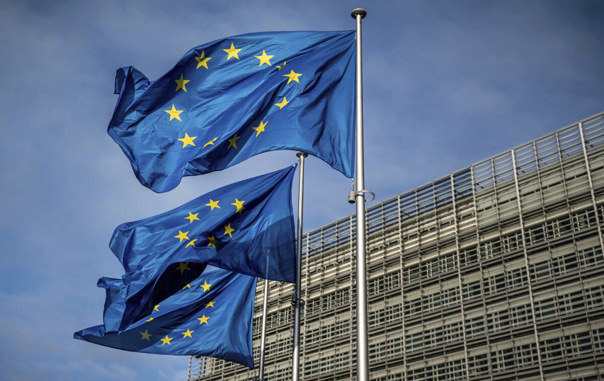 Dazi, Trump minaccia imposte del 100% sulla Digital Tax, l’Ue replica: “Risponderemo in modo rapido e deciso”