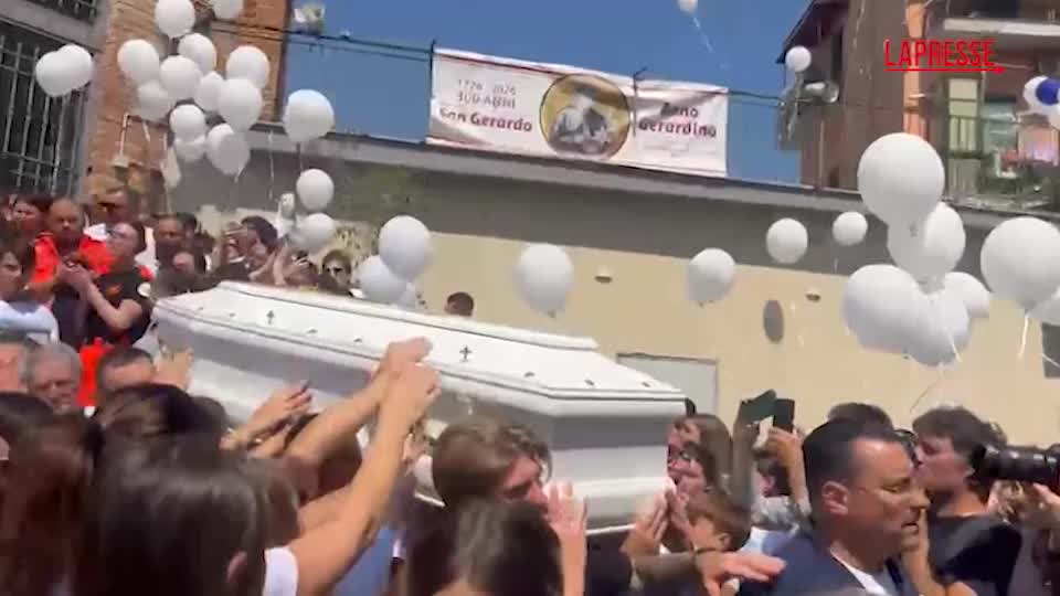 A Napoli l'ultimo saluto a Lorenzo Spasiano, ucciso davanti a casa