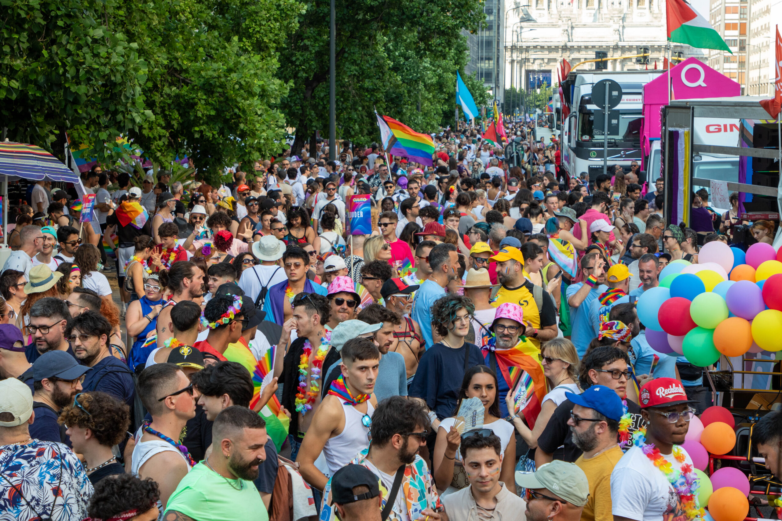Milano Pride 2026, a sorpresa c’è anche la leader dem Schlein: “Omotransfobia uccide”