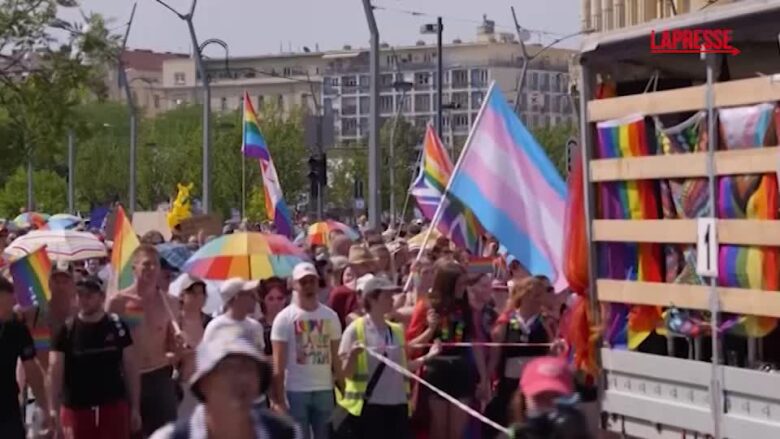Ungheria, in migliaia al Pride a Budapest: è il primo dopo l'era Orban