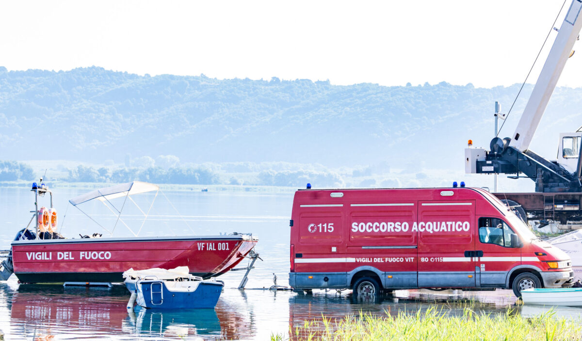 Galleria foto 'Ministra Roccella, nel Lago di Vico proseguono le ricerche del marito. Il vice prefetto: “Scenario complicato”' - foto 1