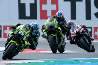 Gp Olanda, tripletta Aprilia: Ogura sul traguardo davanti a Fernandez e Martin. Out Bagnaia e Bezzecchi
