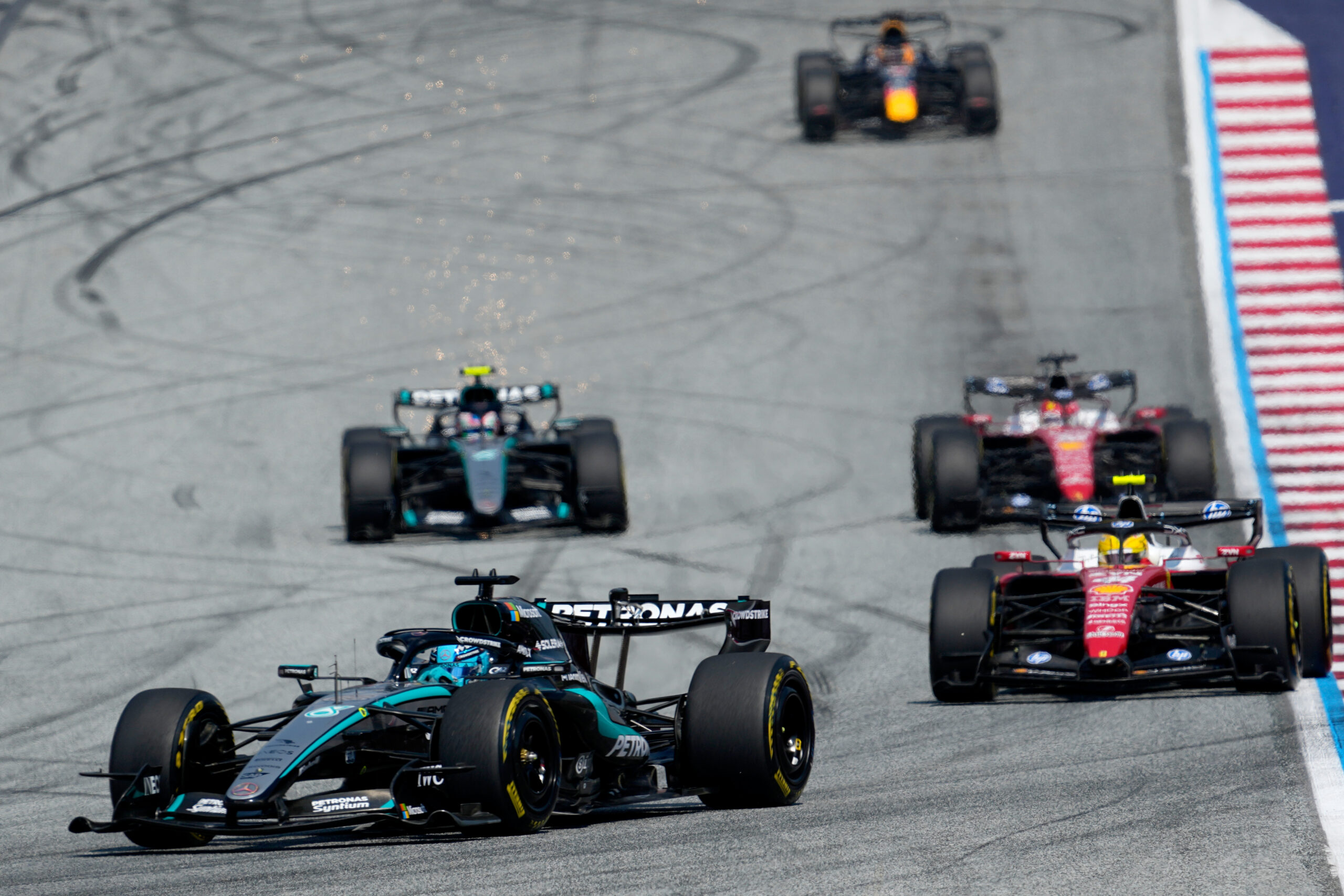 Russell vince il Gp Austria 2026: sul podio anche Verstappen e Antonelli