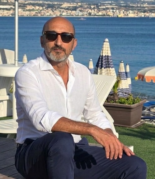Il ‘conflitto’ tra tecnologia e l’umano nel libro “Il destino ama l’ironia”