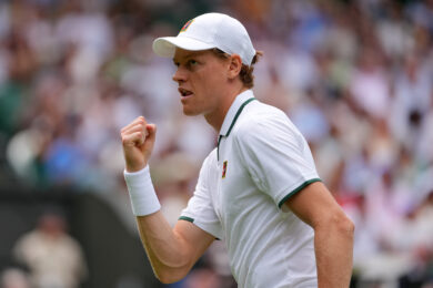 Sinner batte Kecmanovic all’esordio a Wimbledon 2026, ma deve arrivare al quinto set: 4-6, 6-3, 6-7, 6-2, 6-3