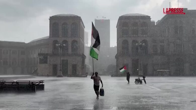 Temporale a Milano, le immagini da Piazza Duomo