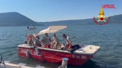 Lago di Vico, disperso il marito della ministra Roccella: le ricerche dei Vigili del fuoco