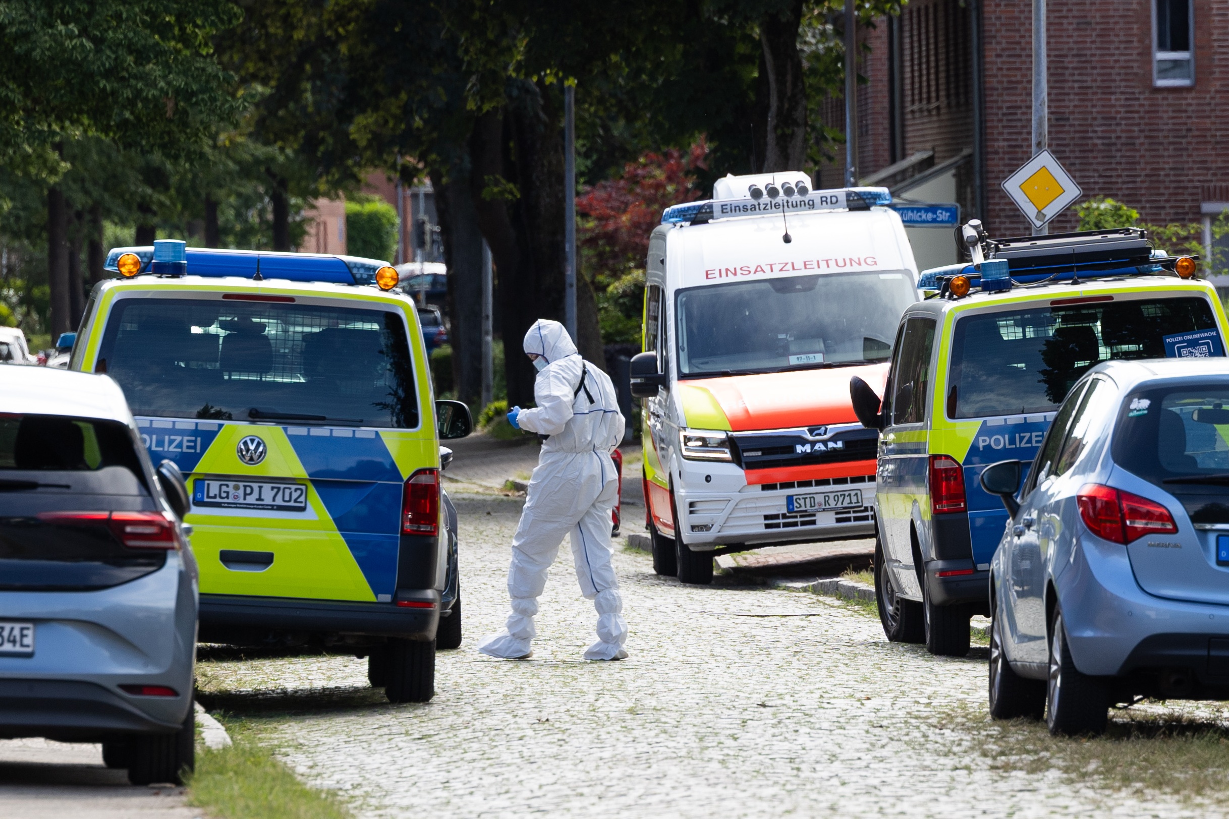 Germania, sei morti in una sparatoria in struttura per madri e bambini: tre fermati Germania, sei morti in una sparatoria in struttura per madri e bambini: tre fermati