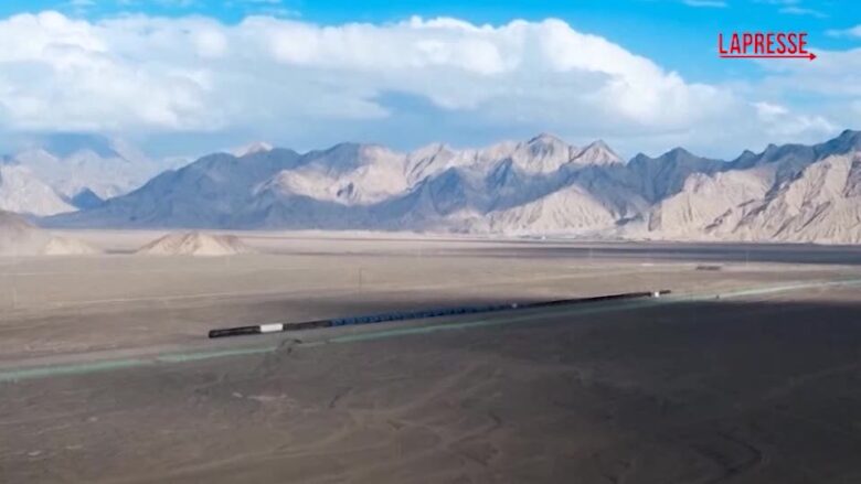 Cina, i paesaggi mozzafiato visti dalla ferrovia più alta del mondo
