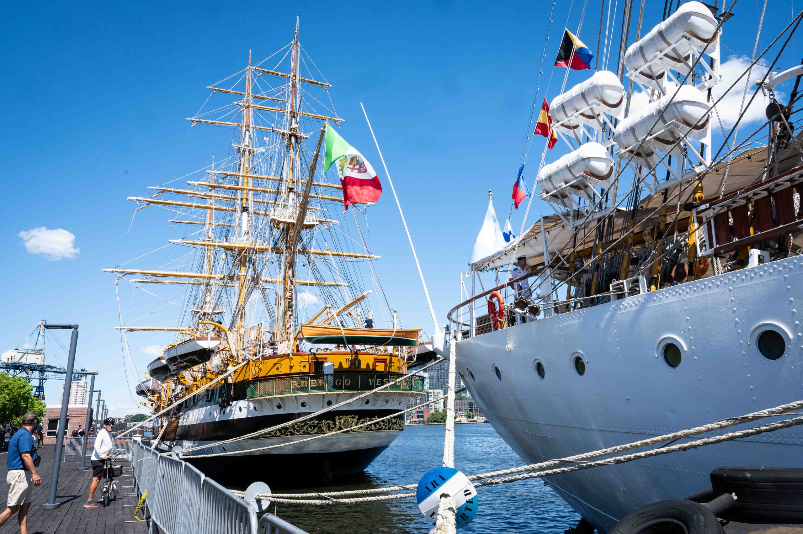 La nave Amerigo Vespucci a New York per la parata per i 250 anni Usa