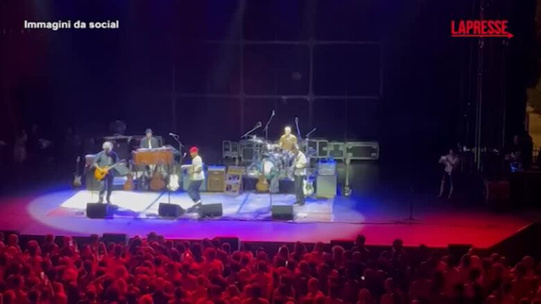 Ben Harper, malore tra il pubblico: il cantautore si ‘ferma’ e segue i soccorsi