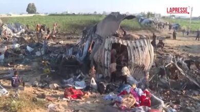 Gaza, raid israeliano su campo sfollati nelle Striscia: distrutte diverse tende