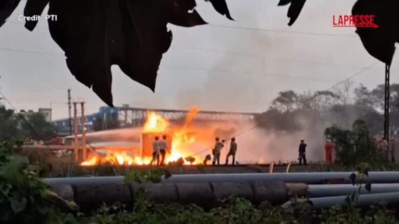 India, incendio in impianto petrolchimico: almeno 20 feriti
