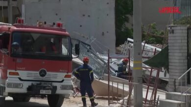 Grecia, crolla un edificio a Atene: quattro persone intrappolate