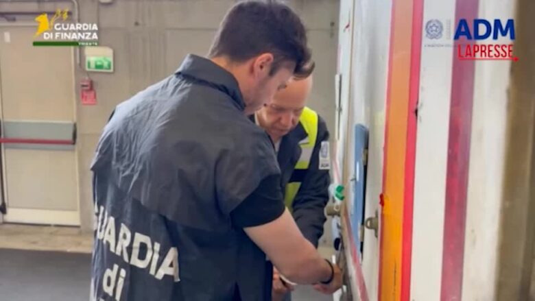 Trieste, sequestrati un milione di euro falsi e migliaia di documenti falsificati