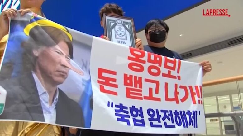 Mondiali 2026, Corea del Sud torna a casa: insulti per l'ex ct e la squadra