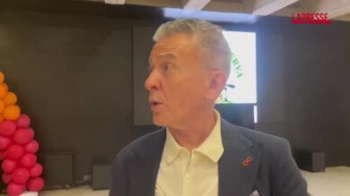 Maturità, Pupo fa l'esame orale e poi si esibisce al piano sulle note di 'Un amore grande'