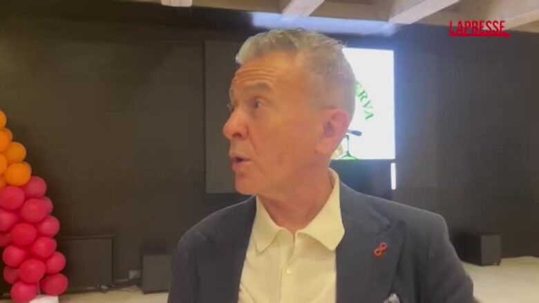 Maturità, Pupo fa l'esame orale e poi si esibisce al piano sulle note di 'Un amore grande'