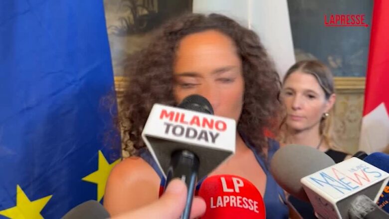 Federica Brignone riceve l’Ambrogino a Milano: “La gamba migliora giorno dopo giorno”