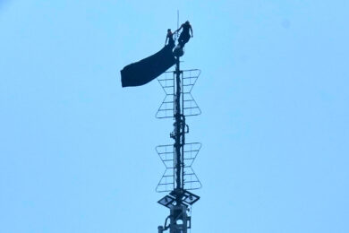 New York, due attivisti in cima all’Empire State Building con uno striscione