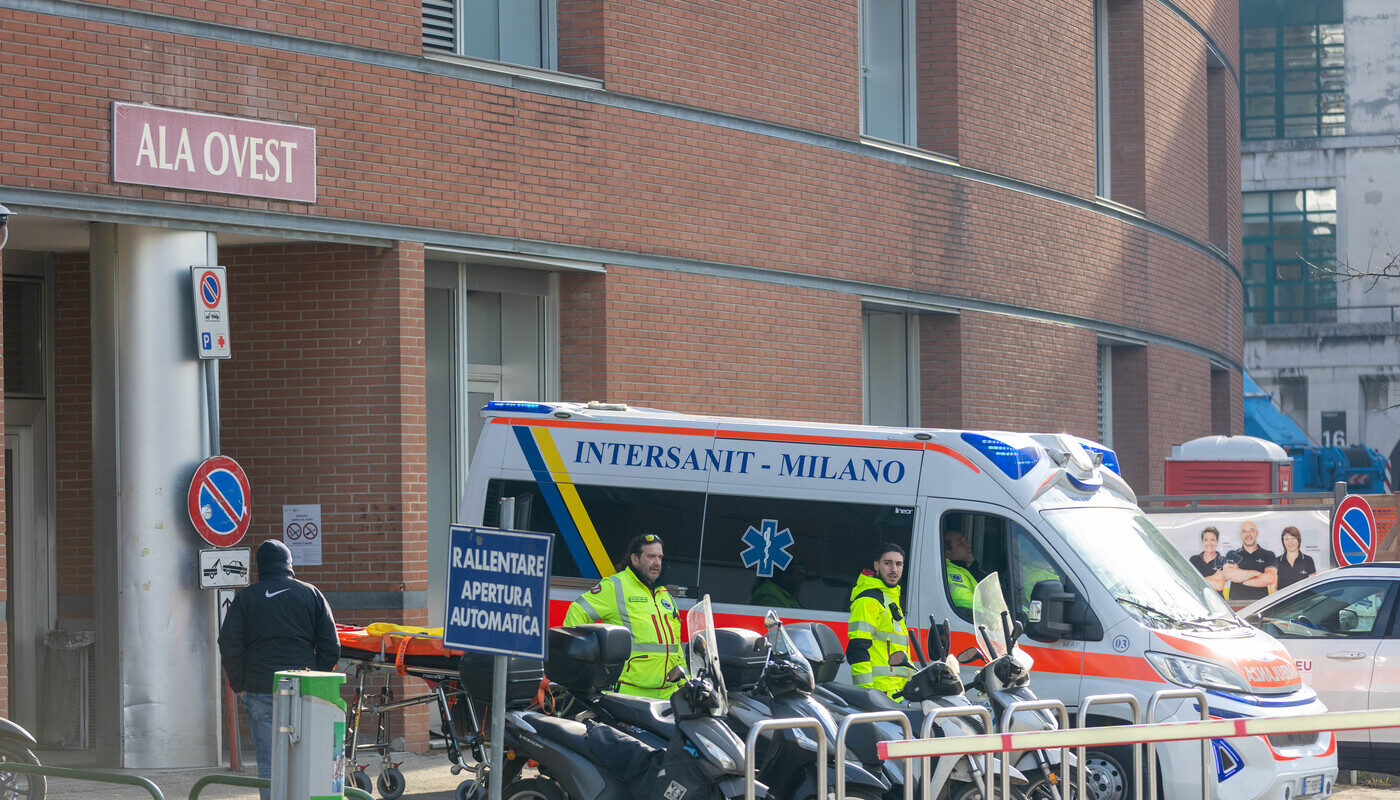 Milano, scontro tra auto e moto nella notte: grave il motociclista