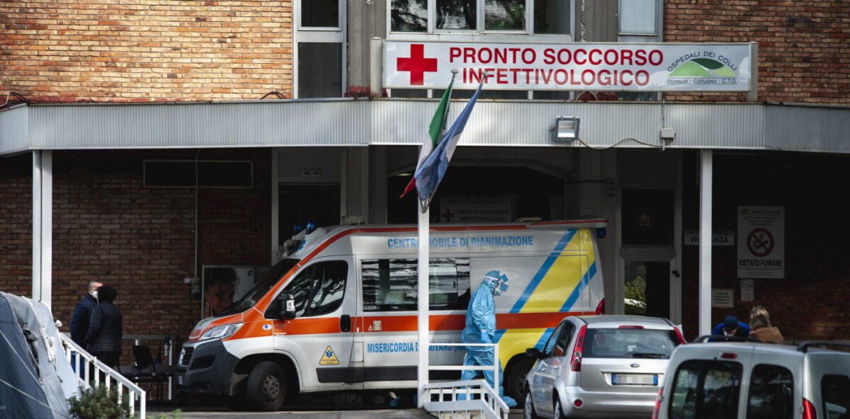 Napoli, bambina di due anni ingerisce droga: portata in ospedale dalla madre con il fratellastro