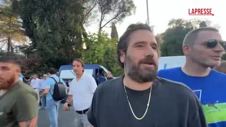 Lazio, Tommaso Paradiso e il governatore Rocca alla manifestazione contro Lotito