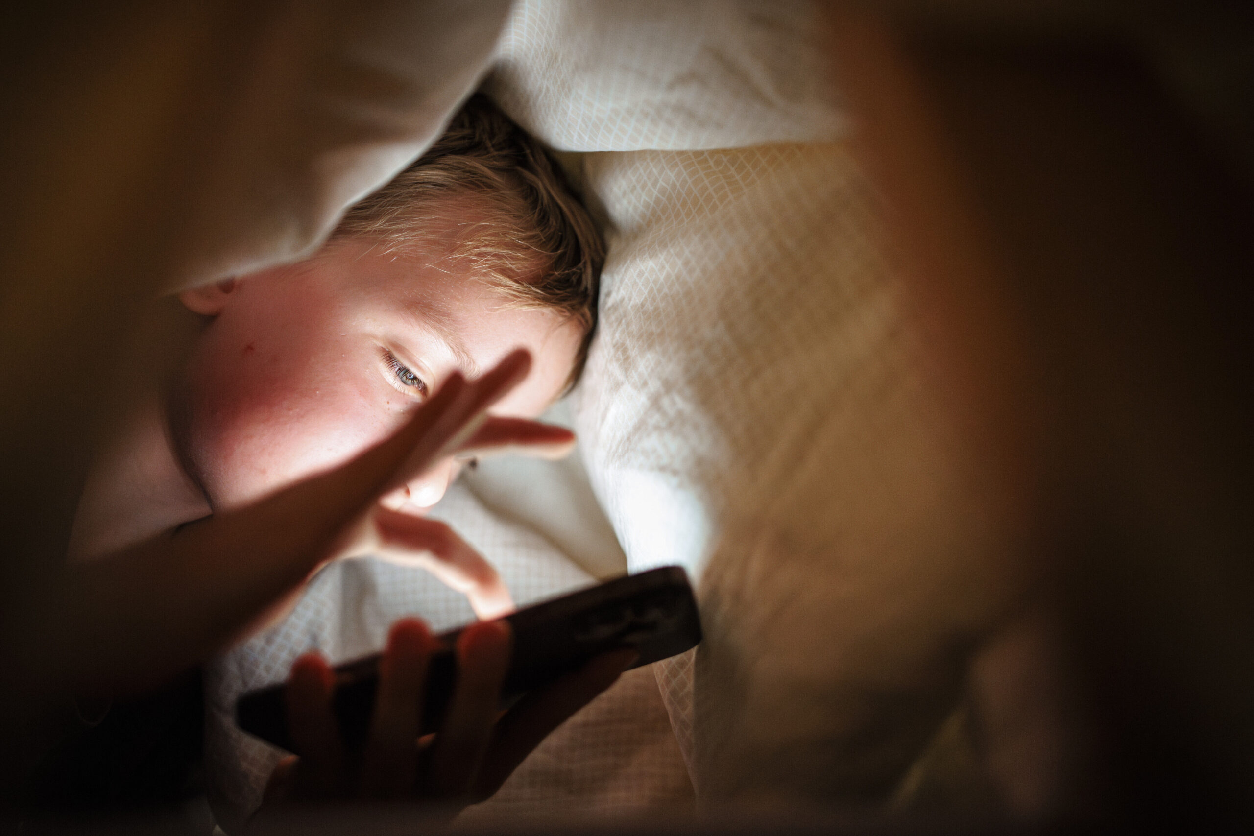 Digitale e bambini, i pericoli di un ambiente disegnato per catturare l’attenzione e monetizzare dati Digitale e bambini, i pericoli di un ambiente disegnato per catturare l’attenzione e monetizzare dati