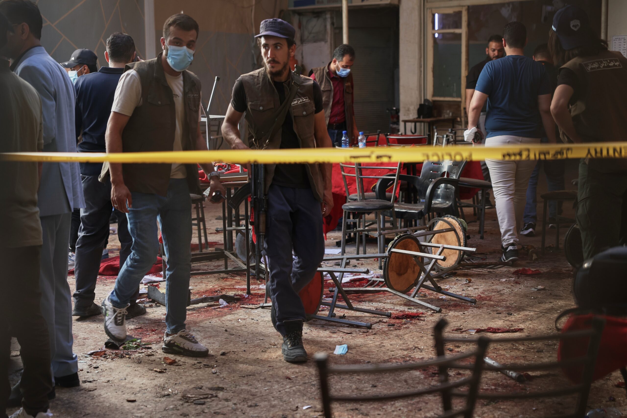 Siria, bomba esplode in un caffè di Damasco: almeno 6 i morti, decine i feriti Siria, bomba esplode in un caffè di Damasco: almeno 6 i morti, decine i feriti