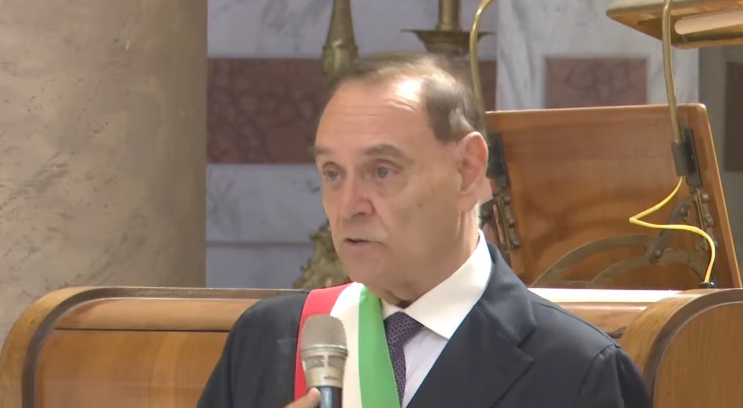 Mastella è malato, l’annuncio in chiesa a Benevento: “Pregate per me, spero di farcela” Mastella è malato, l’annuncio in chiesa a Benevento: “Pregate per me, spero di farcela”