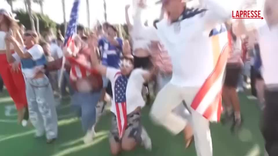 mondiali 2026 usa agli ottavi e i tifosi festeggiano c 232 chi alza gi224 la coppa da Lapresse.it mondiali 2026 usa agli ottavi e i tifosi festeggiano c 232 chi alza gi224 la coppa