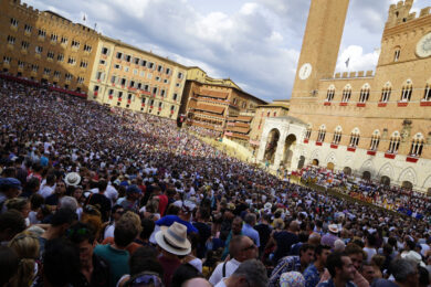Palio di Siena 2026, rinviata la corsa in programma oggi