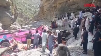 Pakistan, bus precipita in un burrone: almeno 40 morti a Dana Sar