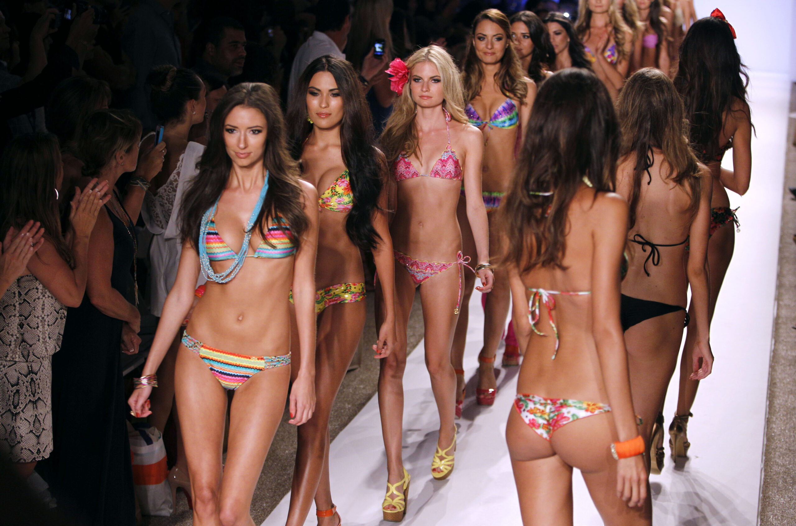 Il bikini compie 80 anni, storia del costume a due pezzi (e chi lo indossò la prima volta) Il bikini compie 80 anni, storia del costume a due pezzi (e chi lo indossò la prima volta)