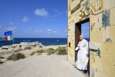 Papa Leone XIV a Lampedusa: “Europa chiamata a responsabilità epocale” – La diretta