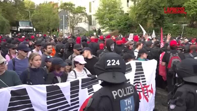 Germania, proteste a Erfurt durante il congresso nazionale di AfD