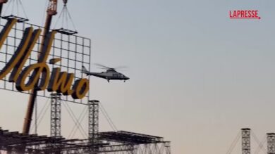 Ultimo a Tor Vergata, l'arrivo del cantante in elicottero