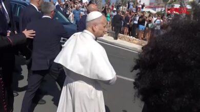 Lampedusa, Tareke Brhane ringrazia Papa Leone per la visita al cimitero: “Si fa fatica a parlare di morti”
