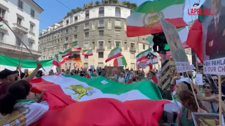 4 luglio, iraniani al consolato Usa a Milano: "Anche noi cerchiamo libertà"