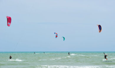 Bengasi, trovato corpo surfista: potrebbe essere italiano disperso in Puglia