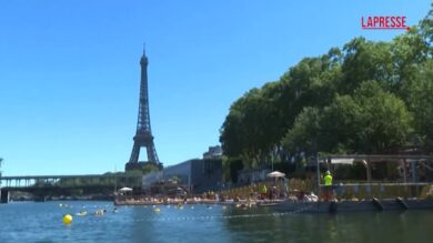 Parigi, si torna a nuotare nella Senna: aperte tre aree balneari sul fiume