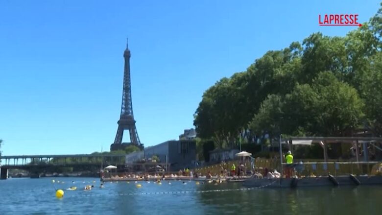 Parigi, si torna a nuotare nella Senna: aperte tre aree balneari sul fiume